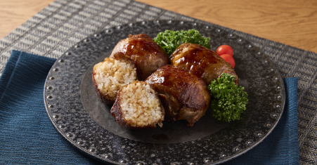 Serve the rice balls on a plate, pour the sauce over them, and sprinkle sesame seeds as a finish.